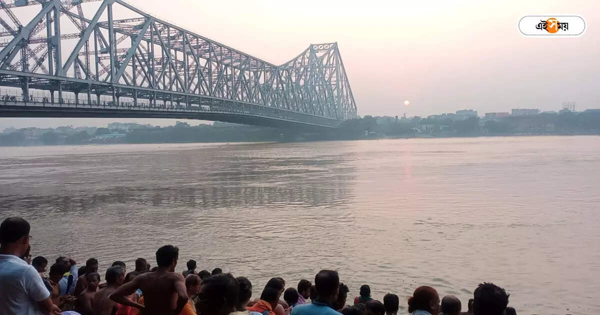 মহালয়ার দিন পিতৃ পুরুষদের উদ্দেশ্যে গঙ্গাঘাটে তর্পণ, নিরাপত্তা ব্যবস্থায় বিশেষ নজর – mahalaya tarpan at ganga ghat in hooghly river kolkata