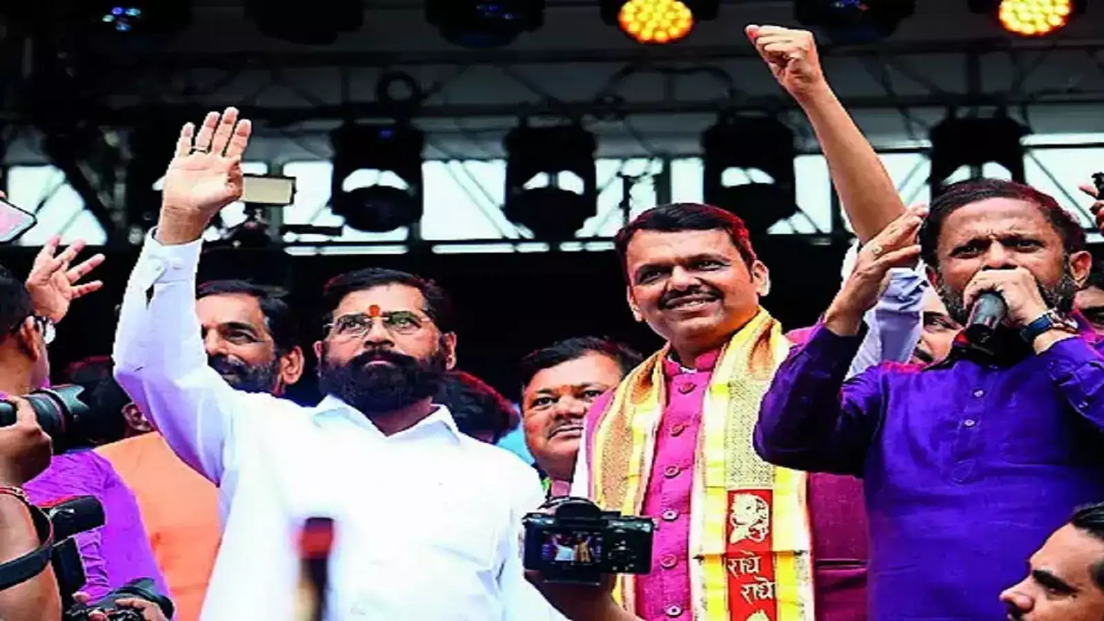 Devendra Fadnavis: पालिकांची हंडी आम्हीच फोडणार; दहीहंडी उत्सवात मुख्यमंत्री फडणवीस यांनी फुंकले रणशिंग Devendra Fadnavis: पालिकांची हंडी आम्हीच फोडणार; दहीहंडी उत्सवात मुख्यमंत्री फडणवीस यांनी फुंकले रणशिंग