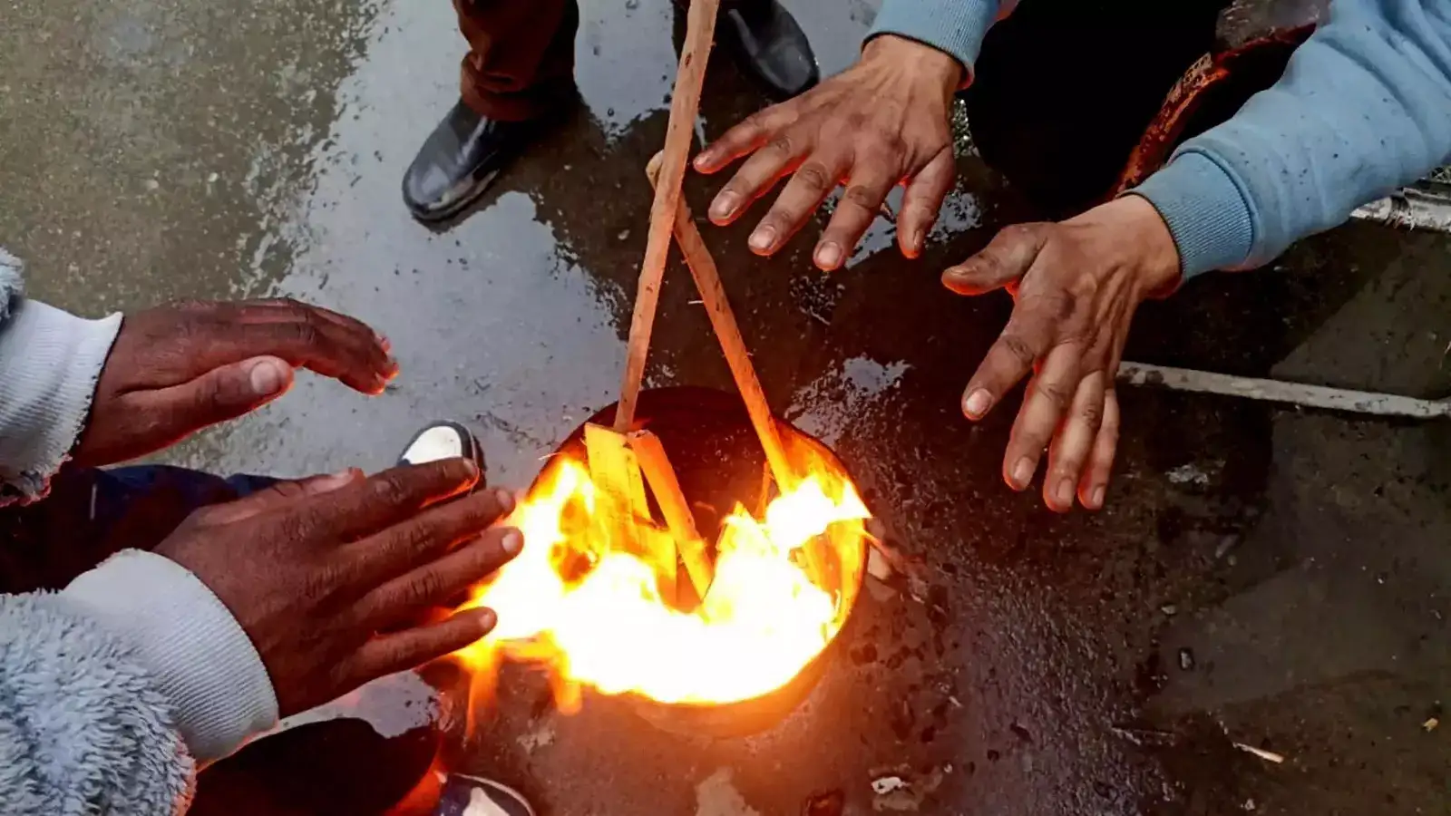 Maharashtra Weather: महाराष्ट्र गारठला! नाशिक जिल्ह्यात थंडीची लाट, तापमान 9.6 अंशांवर, तुमच्या जिल्ह्यात काय स्थिती? Maharashtra Weather: महाराष्ट्र गारठला! नाशिक जिल्ह्यात थंडीची लाट, तापमान 9.6 अंशांवर, तुमच्या जिल्ह्यात काय स्थिती?