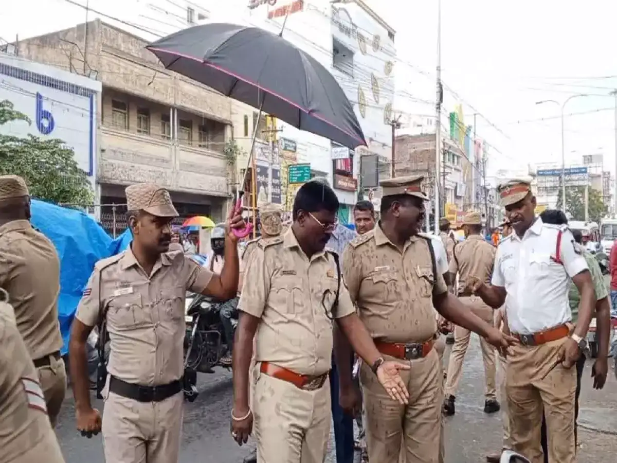 தீபாவளி: கரூர் முக்கிய வீதிகளில் எஸ்.பி ஆய்வு! 