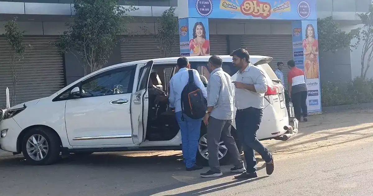 கரூர் ED ரெய்டு: தனலட்சுமி செராமிக்ஸ் உரிமையாளர் வீட்டில் 24 மணி நேரமாக தொடரும் தீவிர சோதனை! 