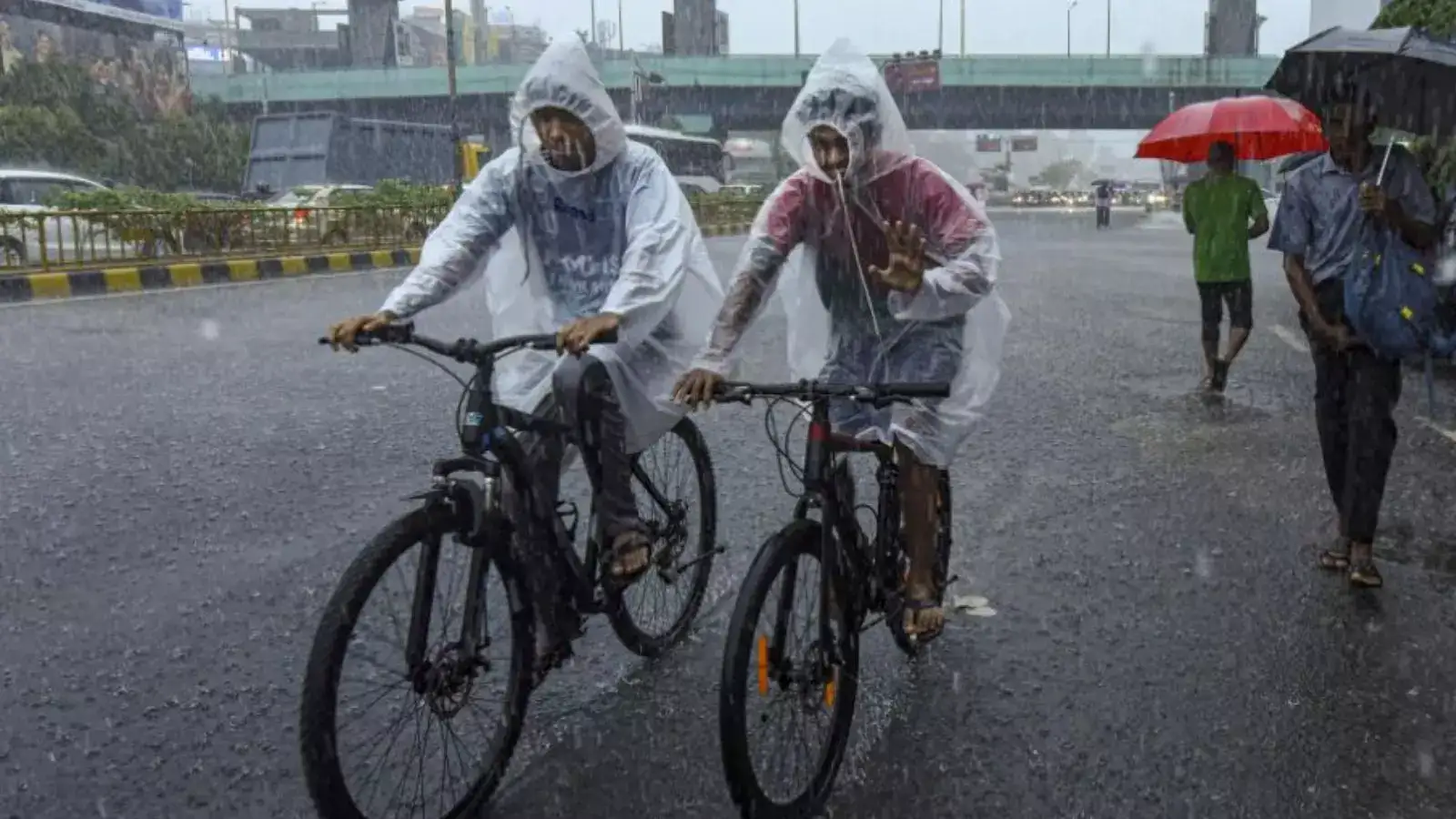 தீவிரமடையும் தென்மேற்கு பருவமழை: கேரளாவில் பள்ளிகள், கல்லூரிகளுக்கு விடுமுறை! 