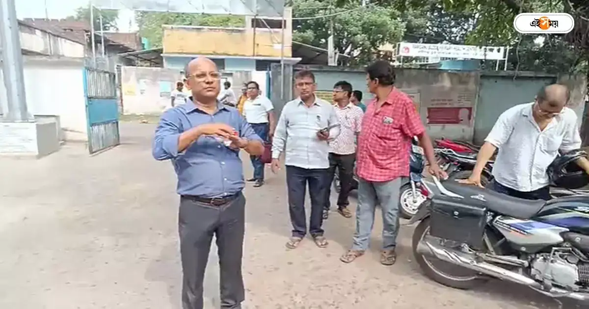 West Bengal School,মেরে হেডস্যারের আঙুল ভাঙার অভিযোগ সহ শিক্ষকের বিরুদ্ধে, রানিগঞ্জের স্কুলে শোরগোল – asansol raniganj high school head teacher finger allegedly broke by a assistant teacher West Bengal School,মেরে হেডস্যারের আঙুল ভাঙার অভিযোগ সহ শিক্ষকের বিরুদ্ধে, রানিগঞ্জের স্কুলে শোরগোল – asansol raniganj high school head teacher finger allegedly broke by a assistant teacher