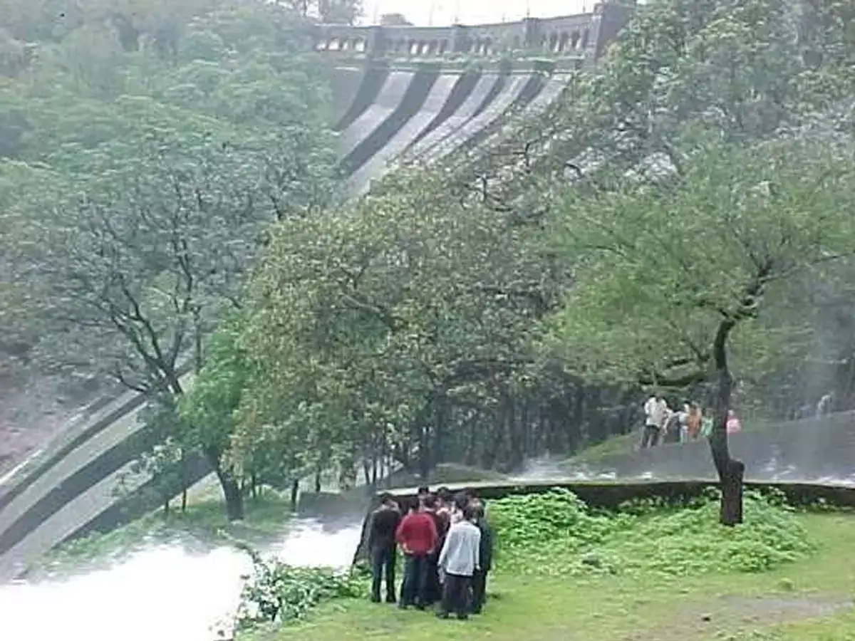 सलग सुट्टीत भंडारदरा धरणावर येणाऱ्या पर्यटकांसाठी महत्त्वाची बातमी, निघण्यापूर्वी नक्की वाचा… सलग सुट्टीत भंडारदरा धरणावर येणाऱ्या पर्यटकांसाठी महत्त्वाची बातमी, निघण्यापूर्वी नक्की वाचा…