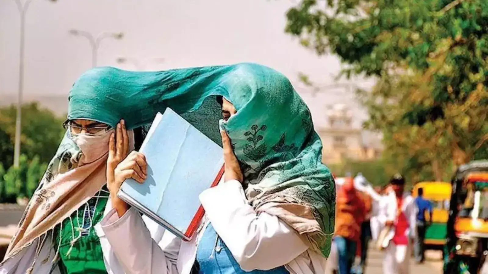 மக்களே எச்சரிக்கை... இந்த தேதிகளில் தமிழகத்தில் கடும் வெப்ப அலை வீசும்.. இந்திய வானிலை மையம் வார்னிங்! 