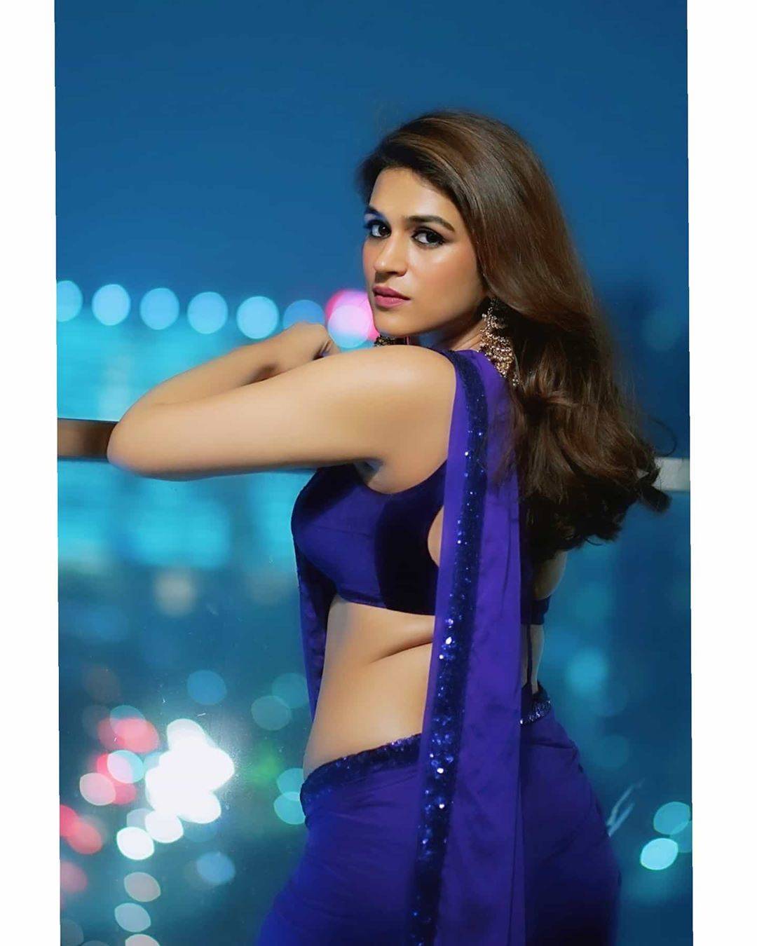 Mrunal Thakur Bold Photos: Sita poses hot showing off her beauty in a  transparent saree deep blouse - informalnewz
