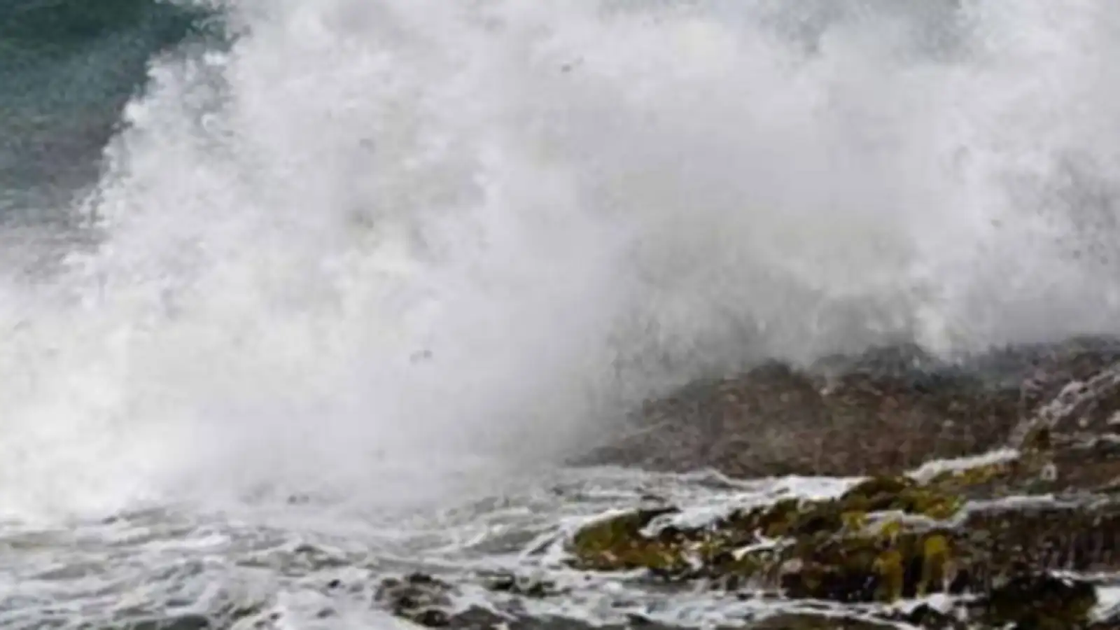 Sea rage in Palavekadu area of Chennai - சென்னையில் சீற்றத்துடன் ...