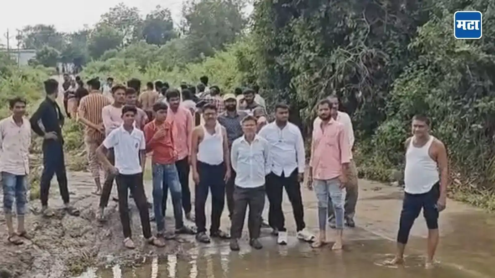 Jalgaon News : शेतातून परतताना नदीचा प्रवाह वाढला, मामीसह भाची पाण्यात बुडाले, मामीला वाचवण्यात यश, पण…; नातीच्या दु:खाने आजोबांचा मृत्यू Jalgaon News : शेतातून परतताना नदीचा प्रवाह वाढला, मामीसह भाची पाण्यात बुडाले, मामीला वाचवण्यात यश, पण…; नातीच्या दु:खाने आजोबांचा मृत्यू