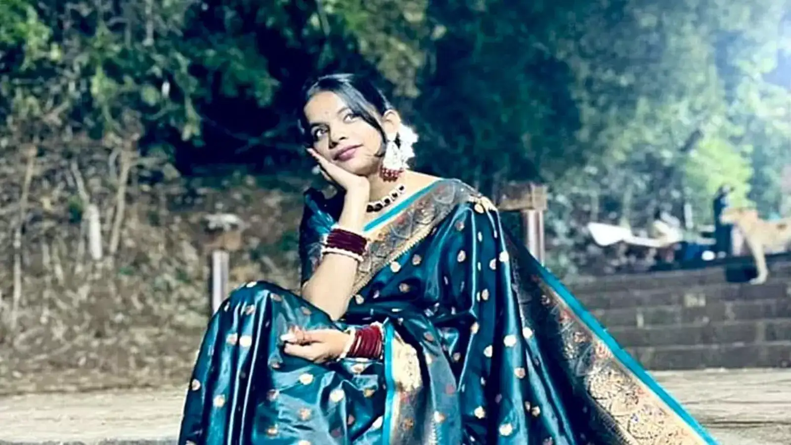 गायत्रीने कोणाला केला शेवटचा फोन? तरुणीच्या मृत्यू प्रकरणाला वेगळं वळण, मैत्रिणीच्या जबाबाने संशय वाढला गायत्रीने कोणाला केला शेवटचा फोन? तरुणीच्या मृत्यू प्रकरणाला वेगळं वळण, मैत्रिणीच्या जबाबाने संशय वाढला