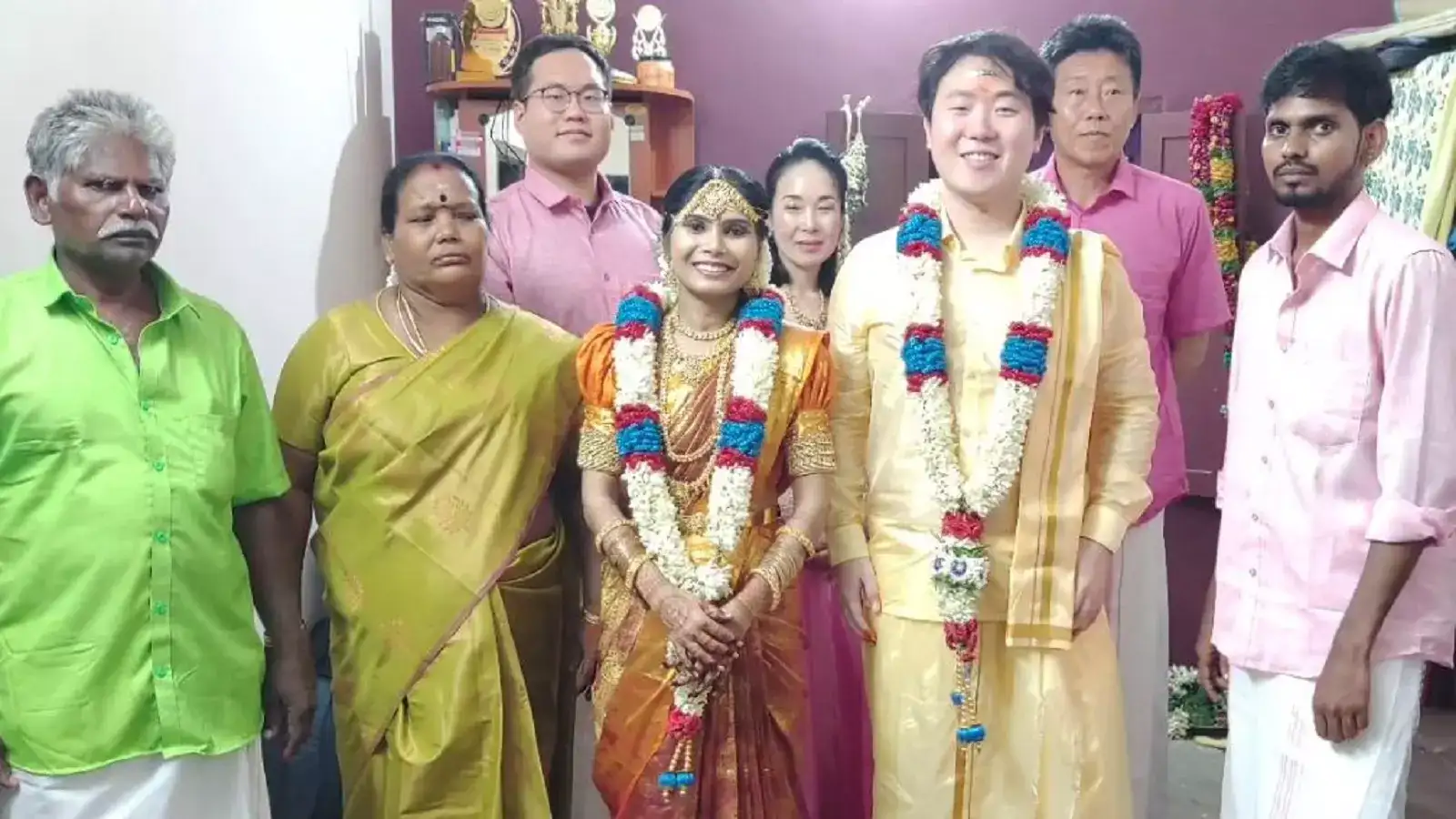 நாடு கடந்த காதல்: கரூர் பெண்ணை கரம் பிடித்த தென்கொரிய மாப்பிளை! 