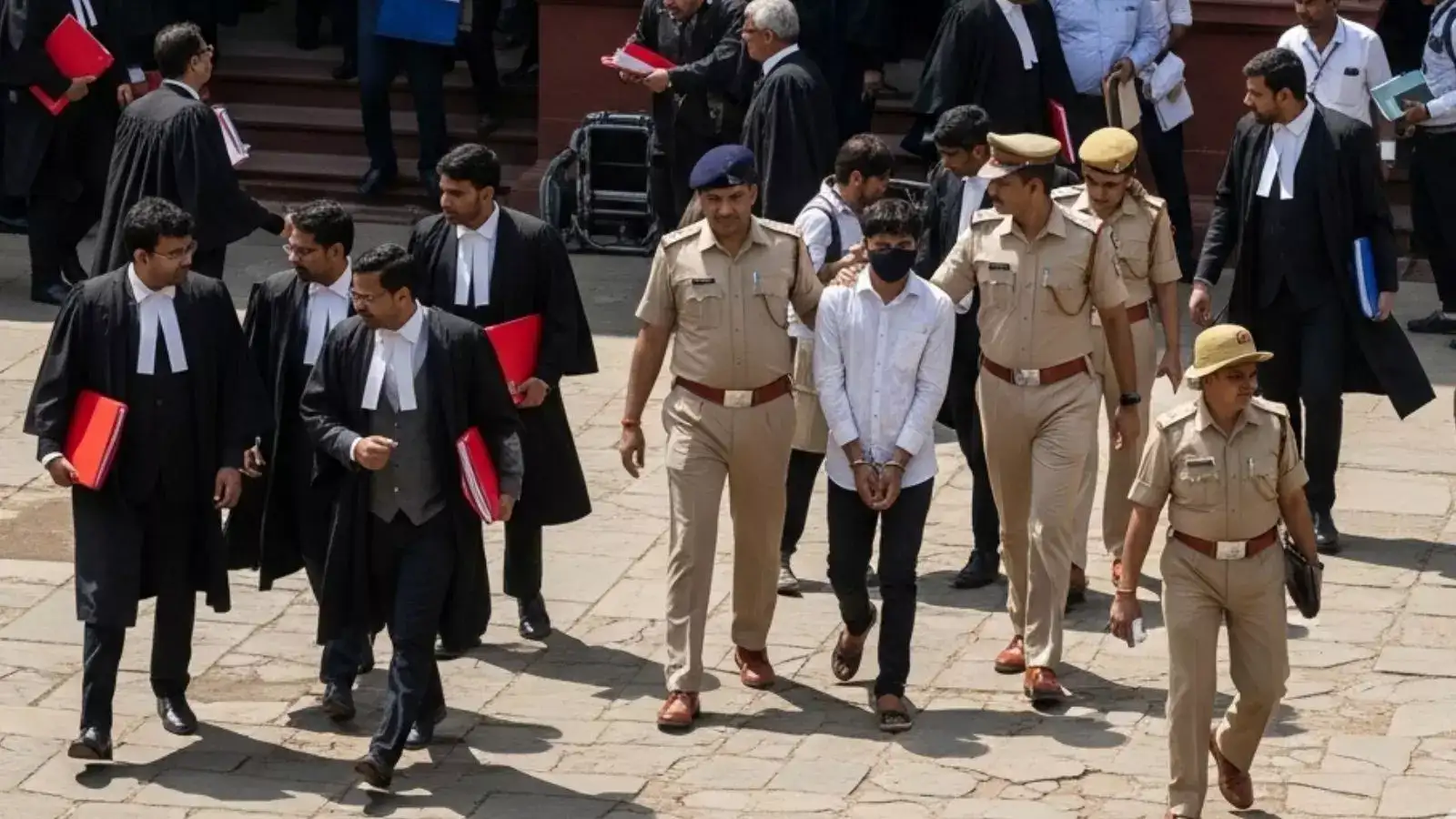 चाय ठेले चलाने वाले दंपति से फर्जी वकील ने ठगी की ₹1.33 लाख, अदालत के आदेश पर शाहजहानाबाद पुलिस ने दर्ज किया मामला