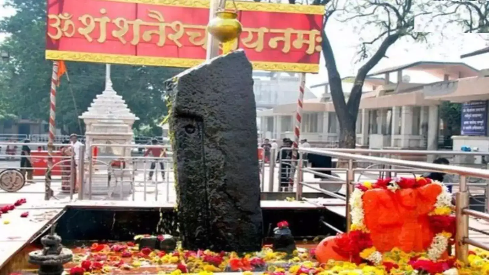 Shani Shingnapur Temple: शनि शिंगणापूरमध्ये 2474 बोगस कर्मचारी; फौजदारी गुन्हे दाखल करण्याचे मुख्यमंत्र्यांचे आदेश Shani Shingnapur Temple: शनि शिंगणापूरमध्ये 2474 बोगस कर्मचारी; फौजदारी गुन्हे दाखल करण्याचे मुख्यमंत्र्यांचे आदेश