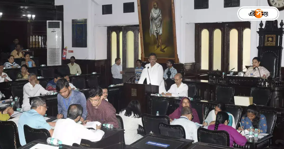 Calcutta Municipal Council,হকার ও বেআইনি নির্মাণ নিয়ে উত্তপ্ত পুরসভার অধিবেশন – calcutta municipal council session heated up over hawkers and illegal construction