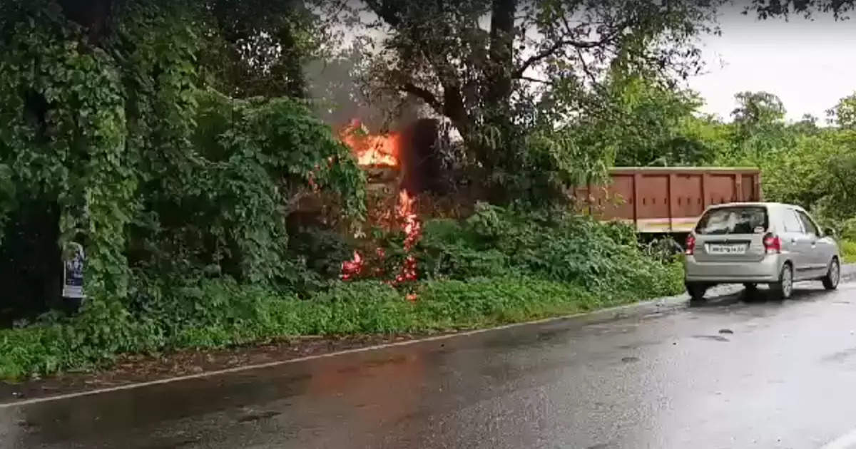 अंत्ययात्रेसाठी जाताना डंपरने धडक दिली; भीषण अपघात  मायलेकाचा जागीच मृत्यू