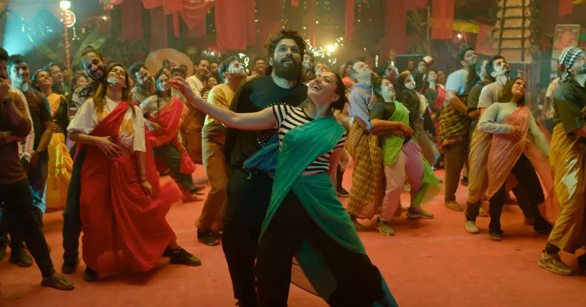 'Pushpa 2' song 'Angaaron' created a stir, Rashmika Mandana dancing in Allu Arjun's arms