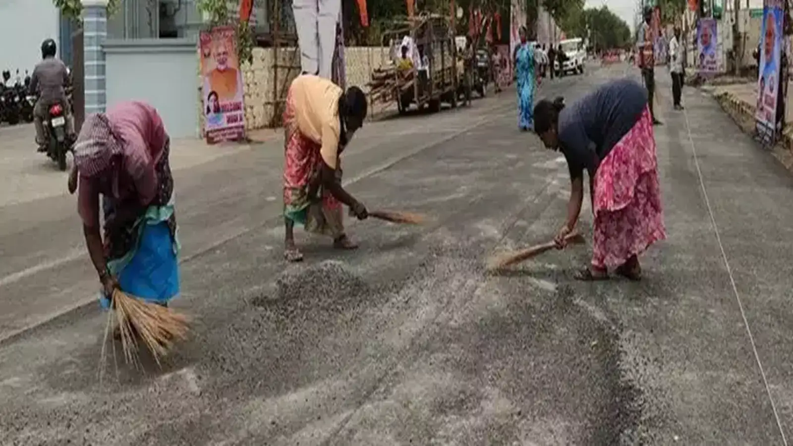 பிரதமர் மோடி வருகையால் அழகாக மாறிய திருச்சி-சேதமான சாலைகள் சீரமைக்கப்பட்டுள்ளன! 