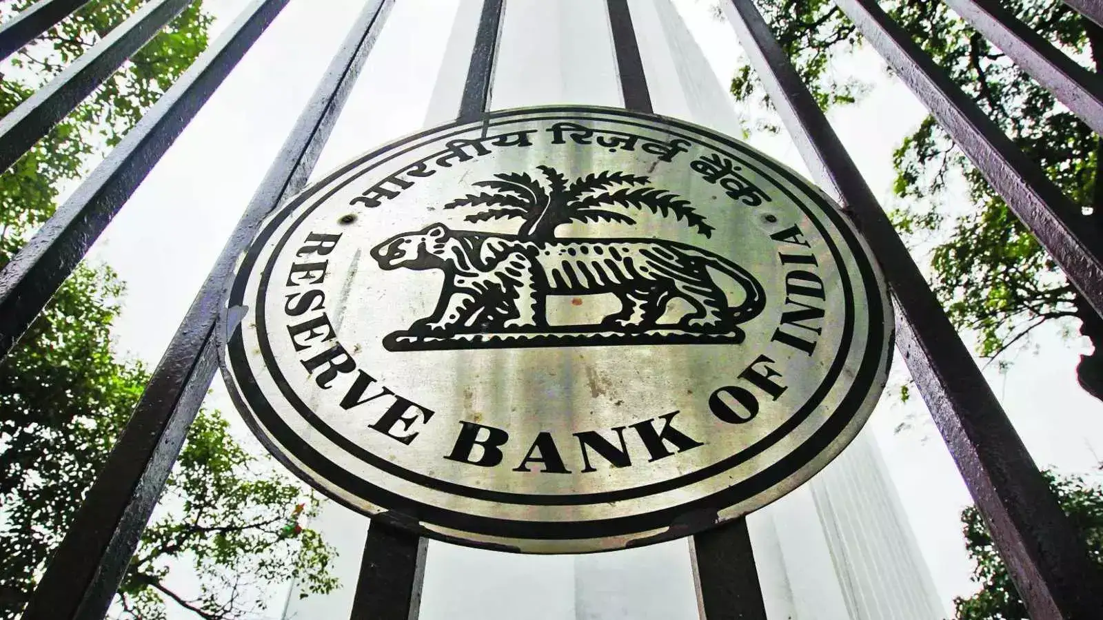 RBI Rules: भारतीय रिजर्व बैंक के नए नियम के चलते बंद हो गए ये तीन तरह के बैंक अकाउंट, एक्टिव कराने के लिए करें ये काम - The Economic Times Hindi