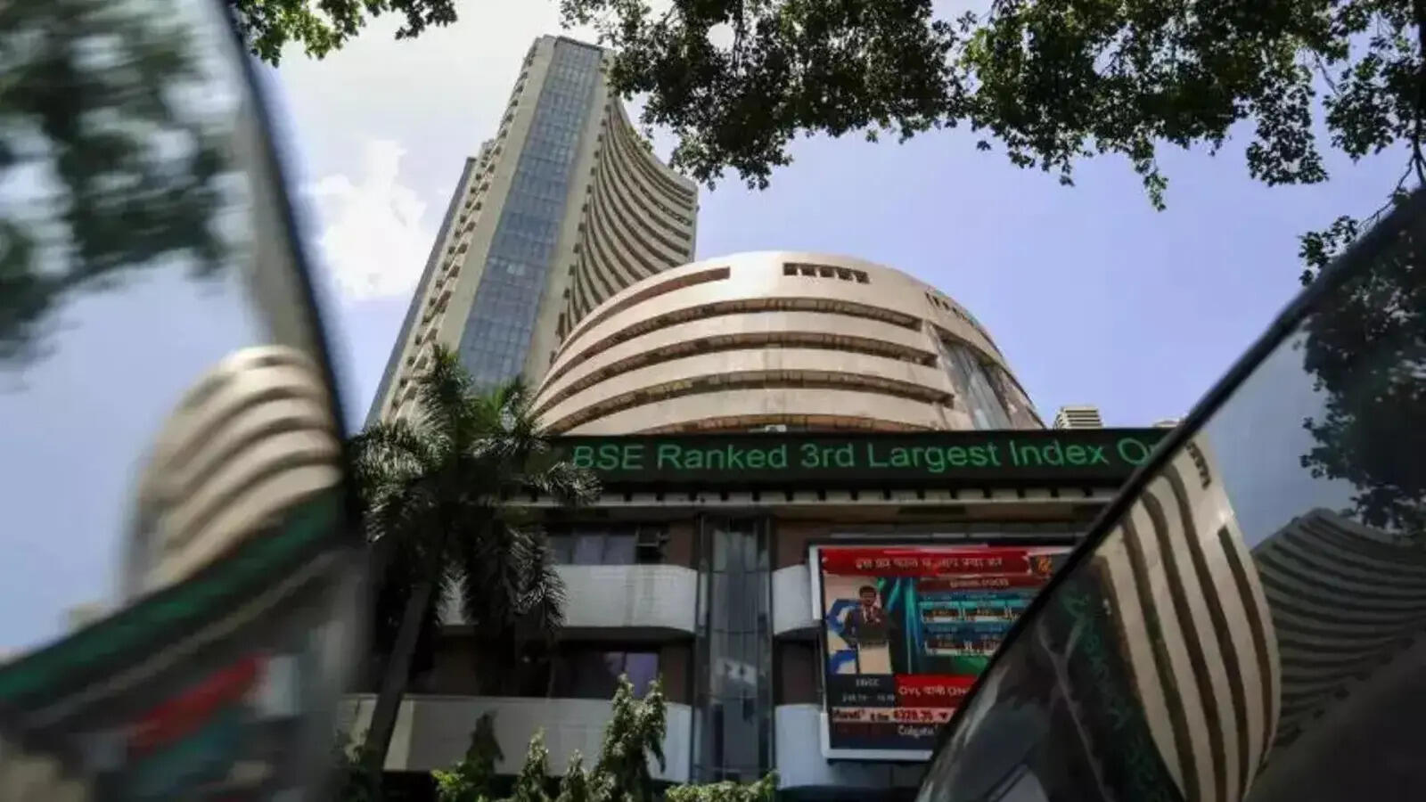 सेंसेक्स में 800 अंकों की गिरावट, तो निफ्टी 25,000 के नीचे लुढ़का, निवेशकों को 5 लाख करोड़ का नुकसान