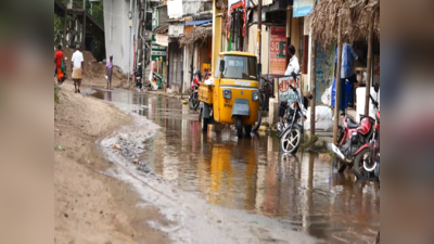 நெல்லை சாலையில்  குளம் போல் தேங்கும் குடிநீர்; நடவடிக்கை எடுக்க கோரி பொதுமக்கள் புகார்!