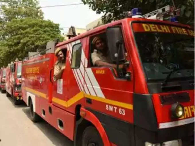 ​​दिल्ली : फैक्टरी में लगी आग, एक महिला की मौत​