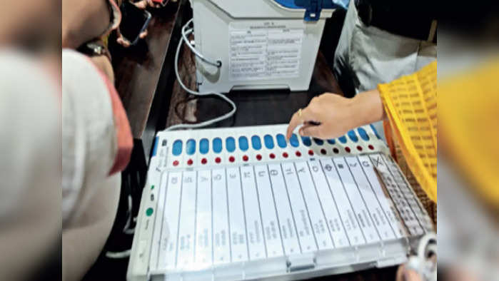 Karnataka Election 2023 Live Updates:  ಚುನಾವಣೆ ದಿನಕ್ಕೆ ಕೌಂಟ್‌ಡೌನ್: ಮತಗಟ್ಟೆಗಳಿಗೆ ಇವಿಎಂ ರವಾನೆ