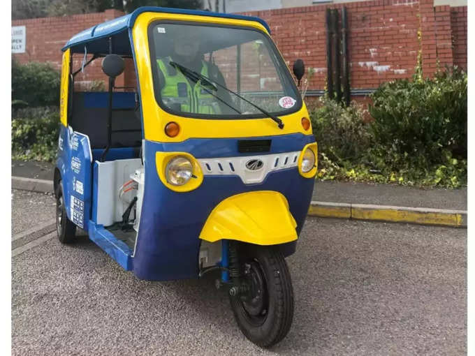 ​Mahindra Treo Electric Rickshaw