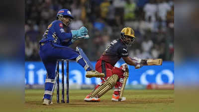 IPL 2023: कमेंट्री का माइक छोड़कर सीधा थामा बल्ला, आरसीबी के लिए आते ही पहली गेंद पर जड़ा चौका
