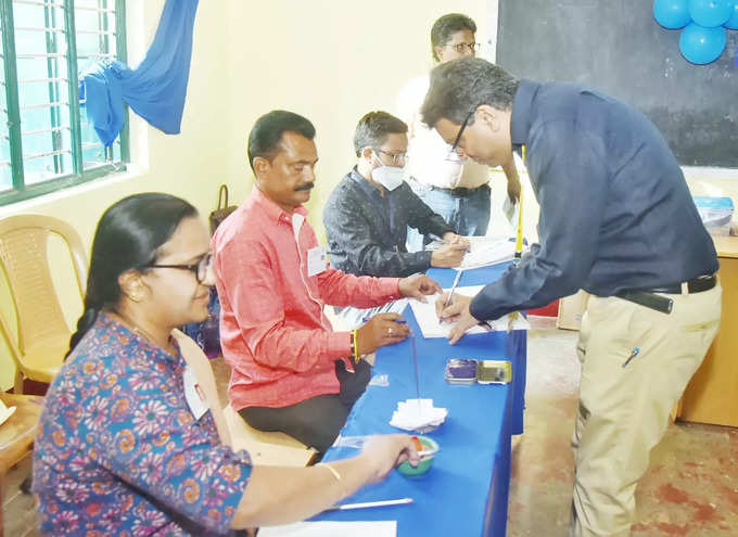 BBMP Chief Commissioner Voting: ಬಿಬಿಎಂಪಿ ಮುಖ್ಯ ಆಯುಕ್ತರು, ಜಿಲ್ಲಾ ಚುನಾವಣಾಧಿಕಾರಿ ತುಷಾರ್‌ ಗಿರಿನಾಥ್ ವೋಟಿಂಗ್