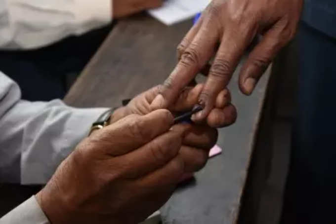 Voting in Bengaluru - ಬೆಂಗಳೂರಿನಲ್ಲಿ ಮಧ್ಯಾಹ್ನದವರೆಗೆ 41ರಷ್ಟು ಮತದಾನ