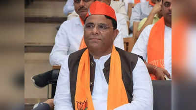 Gujarat Politics: केसरिया मेरा इश्क है...! निर्दलीय जीते, कमलम् से आई BJP विधायक जैसी फोटो, क्या हो गई है वापसी?