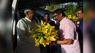 PHOTO: देखिए कैसे दिल खोलकर हेमंत सोरेन से मिले बिहार के CM नीतीश कुमार