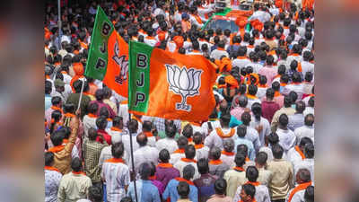 Karnataka Exit Poll 2023: इन 2 एग्जिट पोल में कांग्रेस से आगे BJP, पूर्ण बहुमत के साथ कितनी मिल सकती हैं सीटें
