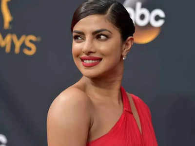 रेड कारपेट पर गिर गई थीं Priyanka Chopra, शर्म से हो गई थीं पानी-पानी, बोलीं- 23 सालों में कभी नहीं हुआ था ऐसा