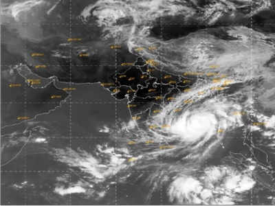 Mocha Cyclone పెను తుఫానుగా ‘మోచా’.. 160 కి.మీ. వేగంతో గాలులు.. బెంగాల్‌ అలర్ట్