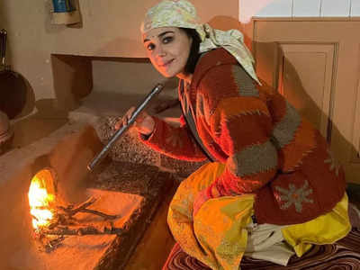 Preity Zinta: शिमला में चूल्हा फूंककर खाना पका रहीं प्रीति जिंटा, पति और बच्चों संग किए हाटेश्वरी माता के दर्शन