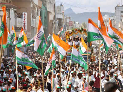 Karnataka Congress : കർണാടകയിൽ കോൺഗ്രസ് തരംഗം? ആദ്യ ഫലസൂചനകളിൽ കേവല ഭൂരിപക്ഷം ഉറപ്പിച്ച് കോൺഗ്രസ്