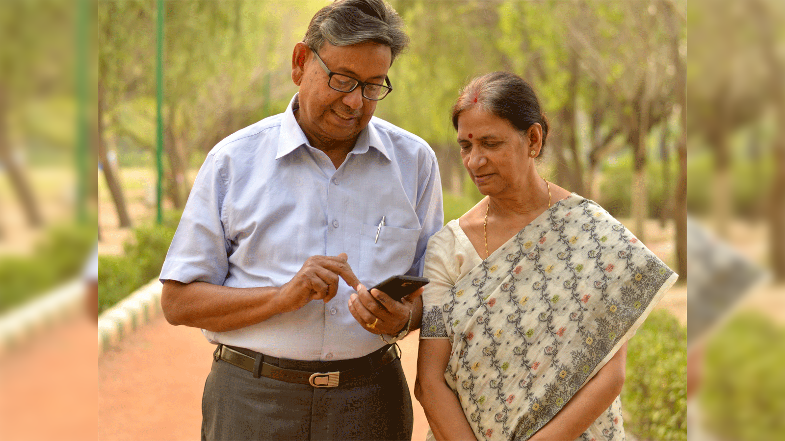 Senior Citizen Savings Scheme Disadvantage; ज्येष्ठ नागरिक बचत योजनेत का ठेवू नयेत पैसे? तुमचं काय होऊ शकतं नुकसान? समजून घ्या मग निर्णय घ्या | Maharashtra Times