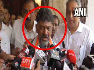 Karnataka Results: కర్ణాటకలో కాంగ్రెస్ దూకుడు.. కన్నీరు పెట్టుకున్న డీకే శివకుమార్!