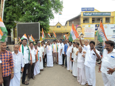 கர்நாடக மாநில சட்டமன்றத் தேர்தல்; காஞ்சிபுரத்தில் காங்கிரஸ் வெற்றி கொண்டாட்டம்!