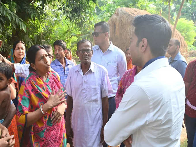 স্থানীয়দের থেকে সমস্যার কথা শুনে সমাধানের প্রচেষ্টা