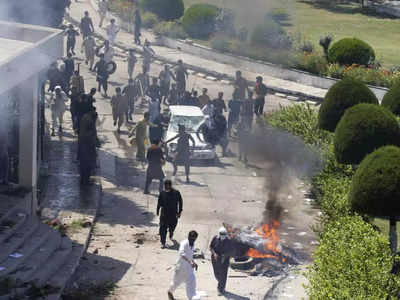 Imran Khan News: पेशावर में दंगों के लिए पाकिस्‍तान के पूर्व पीएम इमरान खान के करीबियों ने दी अफगान नागरिकों को रिश्वत!
