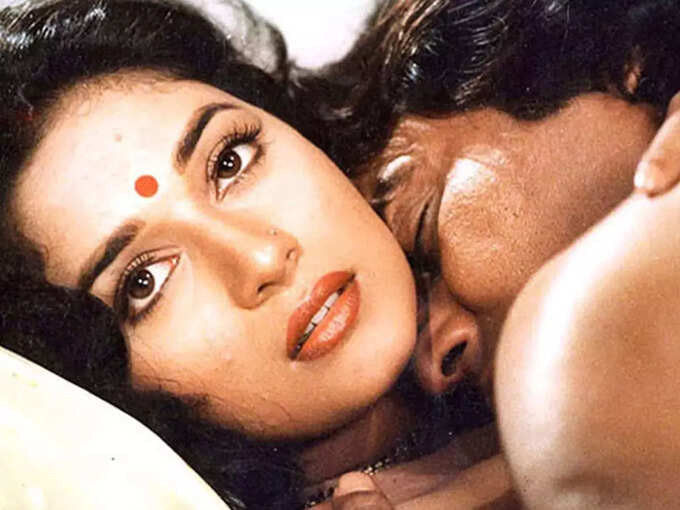 madhuri kiss scene