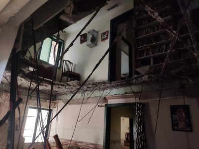 Thane Building Slab Collapse : ठाण्यात सातमजली इमारतीत स्लॅब कोसळला, एकाच कुटुंबातील तिघे जखमी