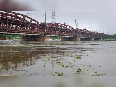 Delhi News: पूजा सामग्री यमुना नदी में न डाल सकें दिल्लीवाले, इसके लिए दो यमुना ब्रिज पर इंतज़ाम 