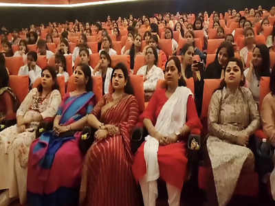 The Kerala Story के लिए बुक कर लिया सिनेमाघर, बीजेपी नेत्री ने लड़कियों को दिखाई मूवी