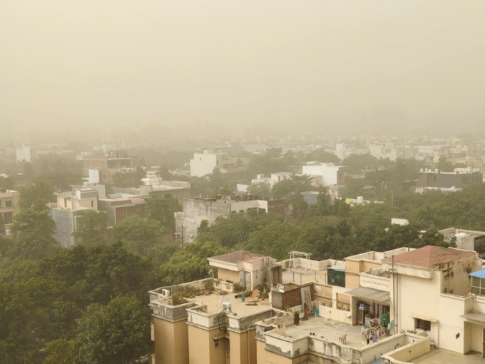 तो क्या राजस्थान से उड़कर आई धूल?