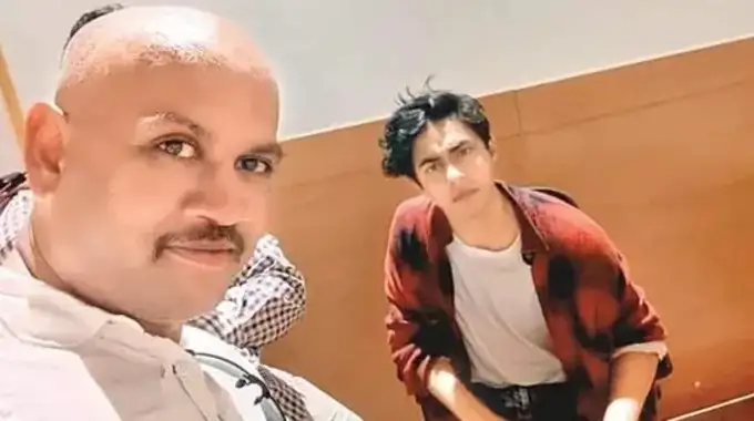 KP Gosavi Selife with Aryan Khan