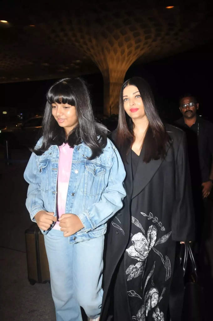 Aishwarya Rai Bachchan along with daughter Aaradhya