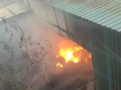 Ghaziabad Factory Fire: गाजियाबाद में धागा बनाने वाली फैक्ट्री में लगी भीषण आग, लाखों का माल जलकर हुआ राख
