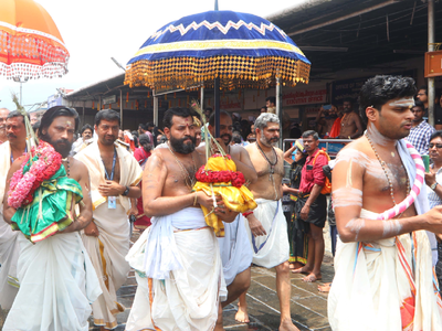 ഇടമുറിയാതെ ശബരിമലയിൽ ഇടവമാസ പൂജയ്ക്ക് ഭക്തജനത്തിരക്ക്; ദർശനം 19വരെ, പ്രതിഷ്ഠാദിനം30ന്